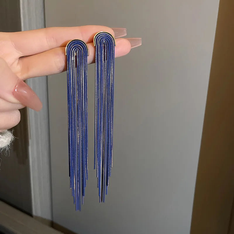 Pendientes Colgantes V Dorados con Flecos - 9.5cm
