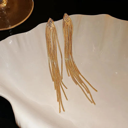 Pendientes Colgantes V Dorados con Flecos - 9.5cm