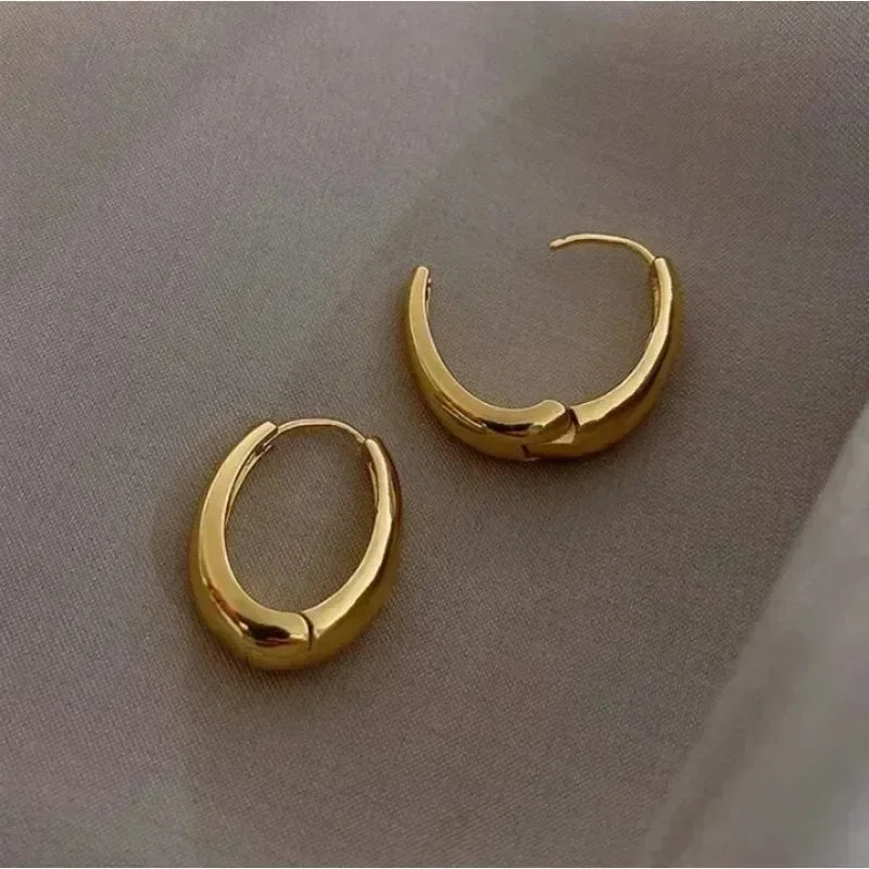 Pendientes Aro Ovalado Minimalista Dorado - 2.3cm