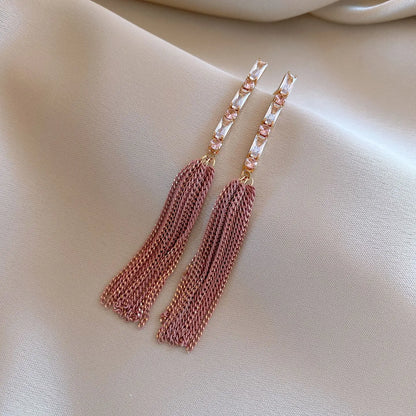 Pendientes Colgantes V Dorados con Flecos - 9.5cm