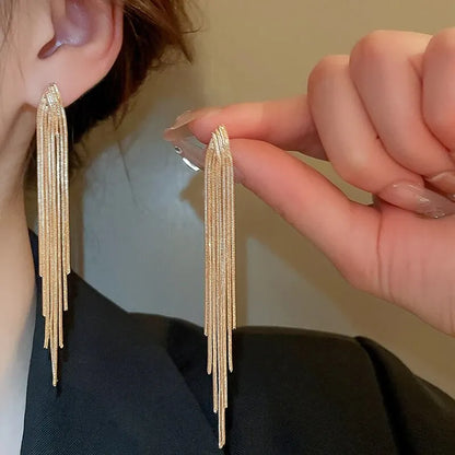 Pendientes Colgantes V Dorados con Flecos - 9.5cm